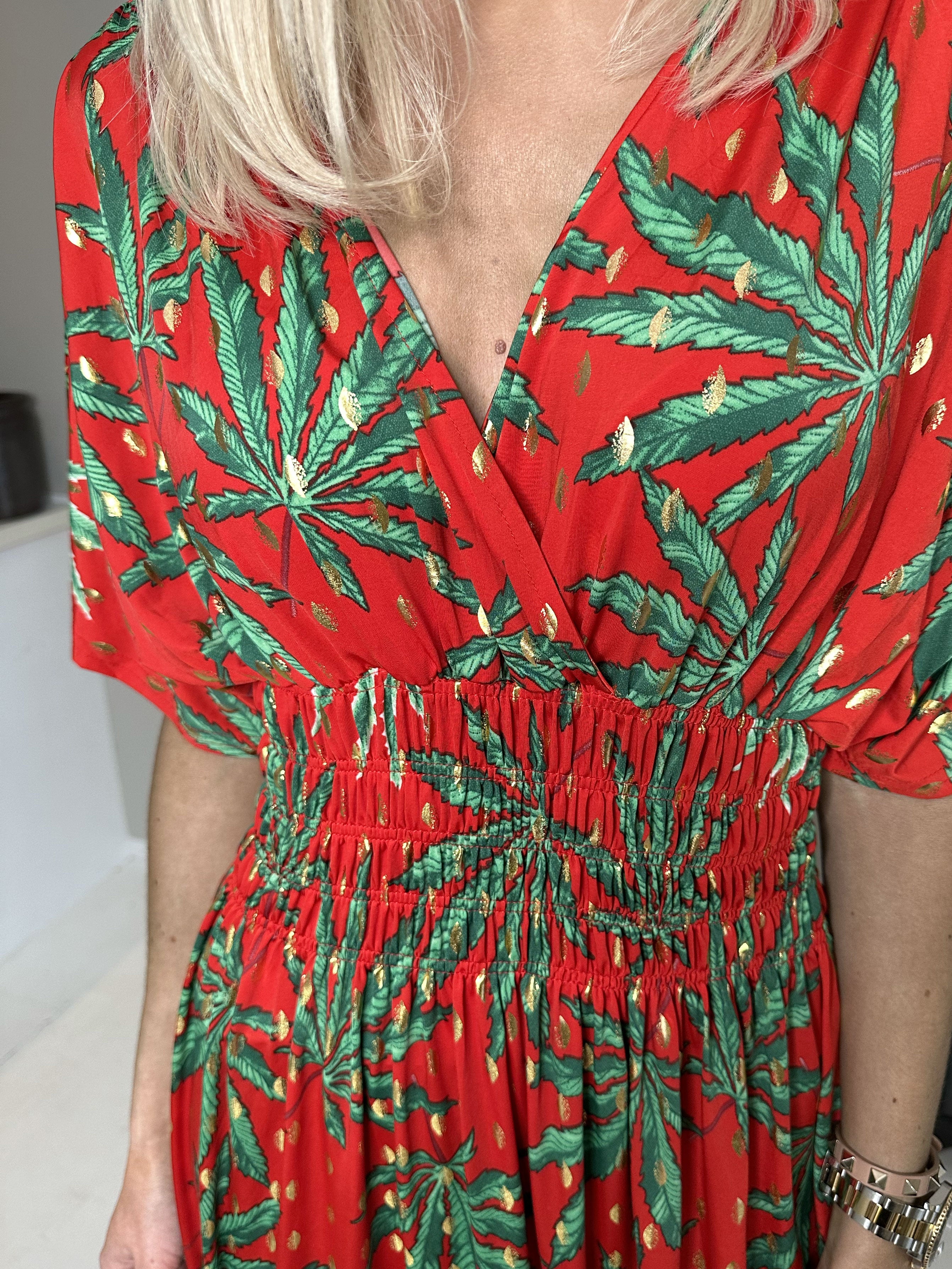 Pams Leaf - Lang elastisk kjole i krølfrit stof